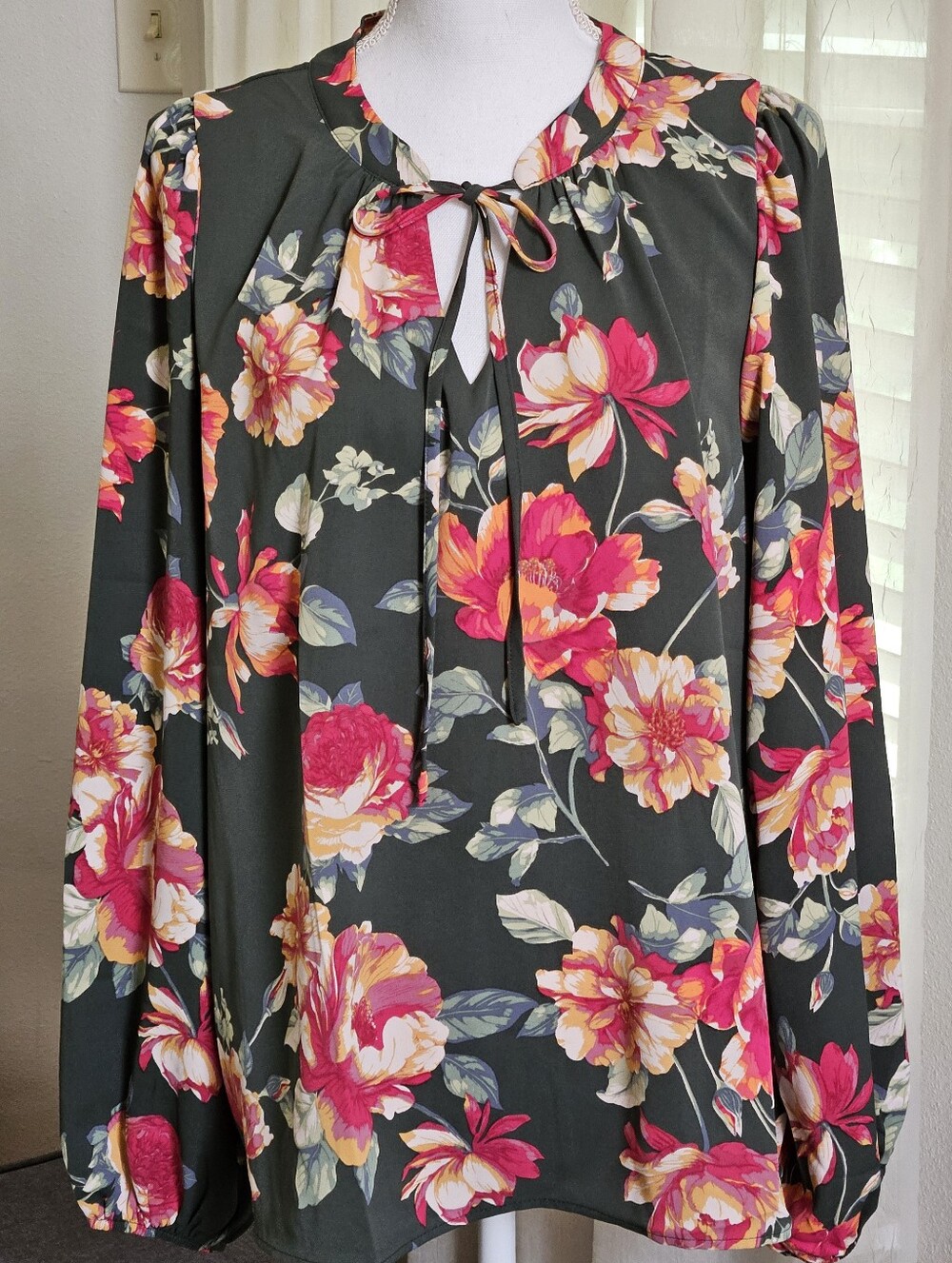 Easel Dark Green Blouse With Pink & Orange Flowers Sz L